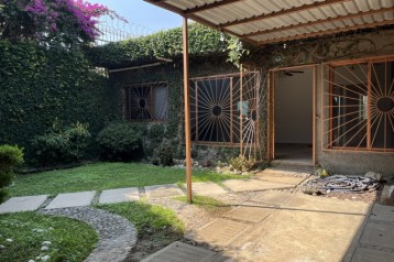 CASA SOLA EN CUERNAVACA TULIPANES